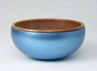 Bowl in maple with blue lacquer